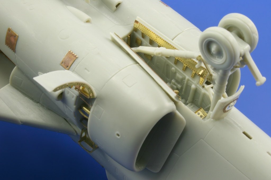 Eduard 48681 EA-6B undercarriage 1/48 Kinetic – image 2