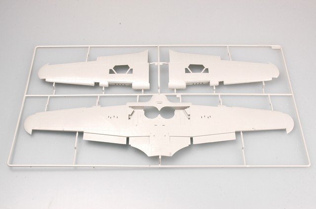 Trumpeter 02414 HURRICANE Mk.I 1/24 – Bild 2