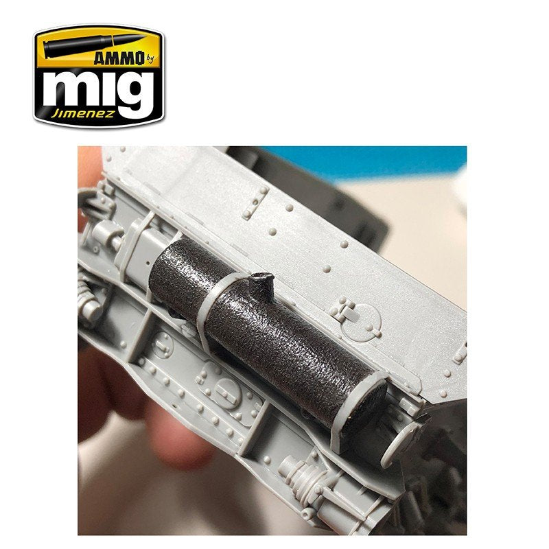 Pâte antidérapante Ammo of Mig 2034 - Couleur noire pour maquettes 1/72 et 1/48  – image 15