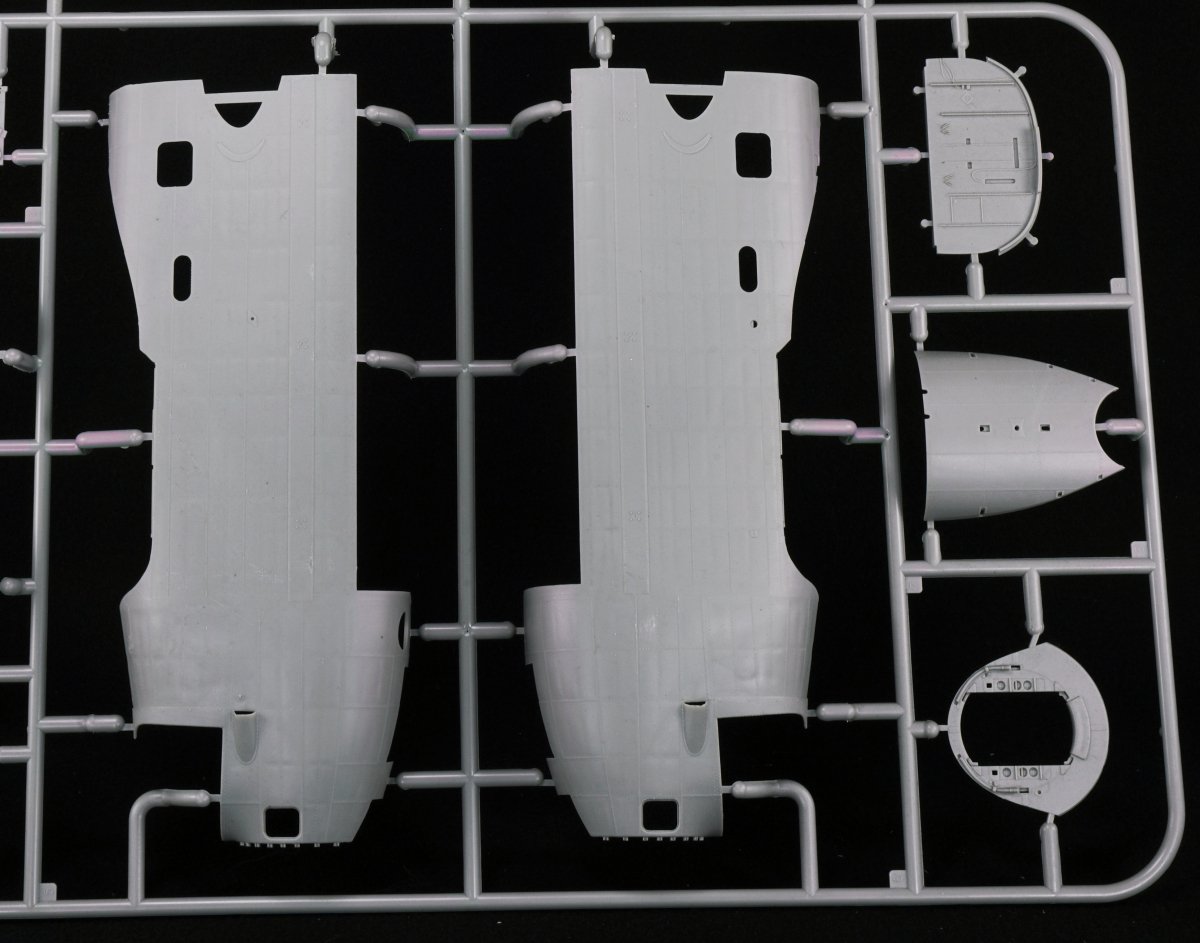 Border Model BF-010 Avro Lancaster B Mk.I/III with full Interior 1/32 – Bild 15