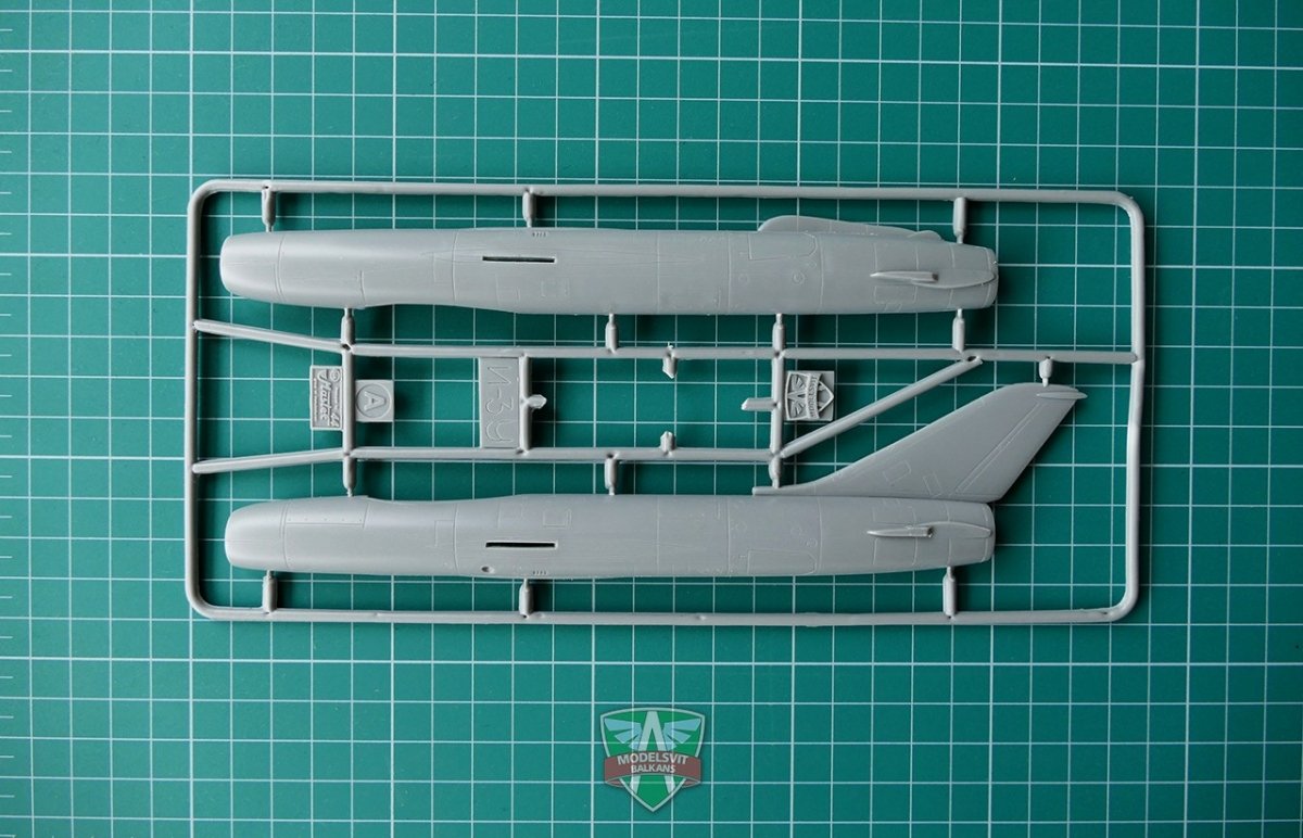 Modelsvit 72010 Mikoyan I-3U(I-420) Soviet interceptor 1/72 – immagine 7