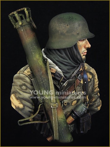 Young Miniatures YM1865 German Waffen SS with Panzerschreck 1/10 – image 7
