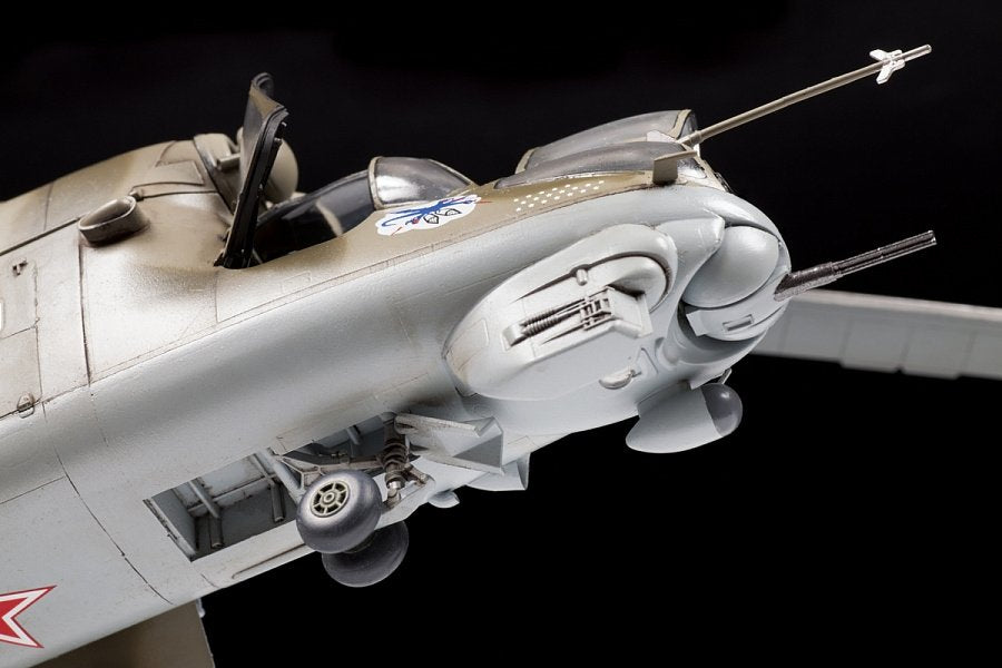 Zvezda 4823 Mi-24V/VP Soviet Attack Helicopter 1/48 – Bild 7