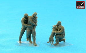 Armory Models F7224b RAF WWII crewman in high altitude outfit – “Friends” 1/72 – obrázek 2