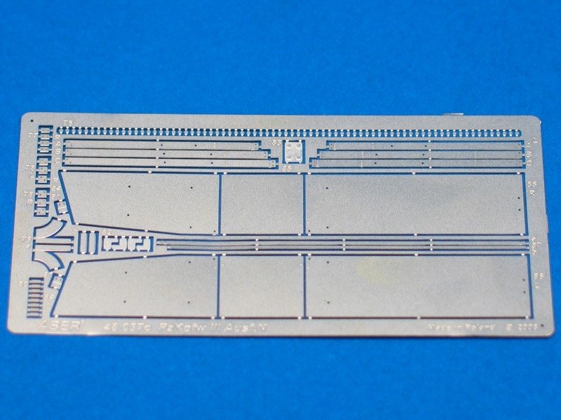 Aber 48037 Pz. Kpfw.III, Ausf.N (Sd.Kfz.141/2) Tamiya 1/48 – obrázek 8