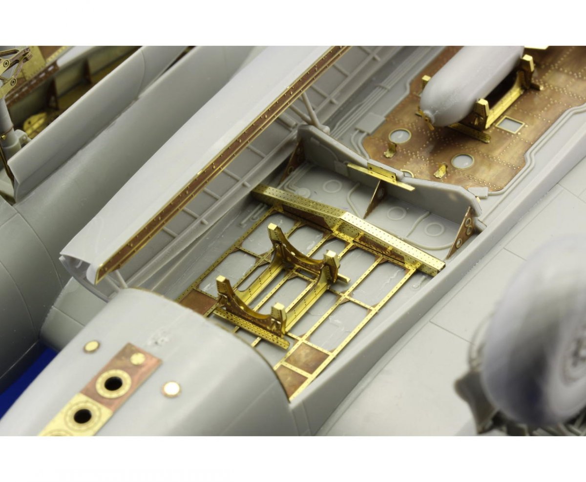Eduard 48736 PV-1 bomb bay 1/48 Revell – Bild 2