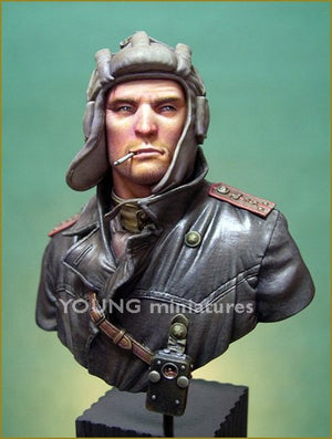 Young Miniatures YM1823 SOVIET TANK COMMANDER 1944 1/10 – zdjęcie 3