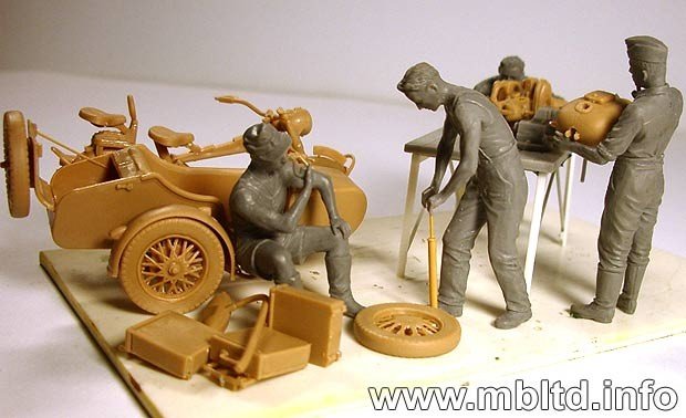 Master Box 3560 German motorcycle repair team (1/35) – image 9