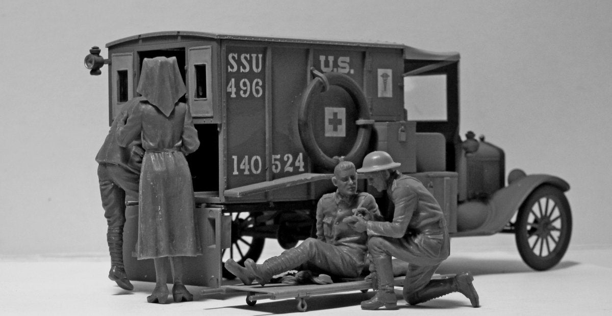 ICM 35662 Model T 1917 Ambulance with US Medical Personnel 1/35 – immagine 3
