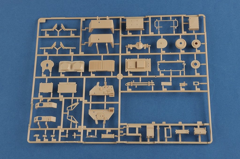 Hobby Boss 85527 Scammell Commander with 62 tonne Crane Fruehauf semi-trailer 1/35 – image 12