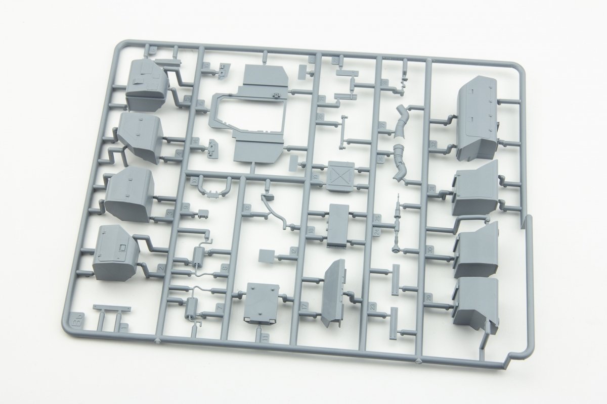 RPG Model 35021 KAMAZ K-4386 Typhoon-VDV Mine-Protected Armored Vehicle Early Type 1/35 – Bild 10