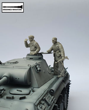 Ardennes Miniature 35020 WW2 PANZER COMMANDER AND GERMAN SOLDIER 1/35 – Bild 2