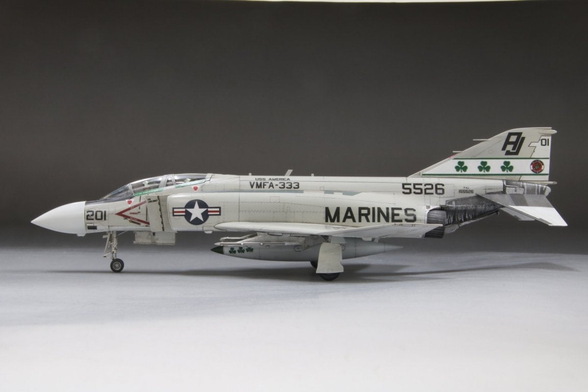 Fine Molds 72843 US MARINE F-4J Jet Fighter MARINES 1/72 – image 5