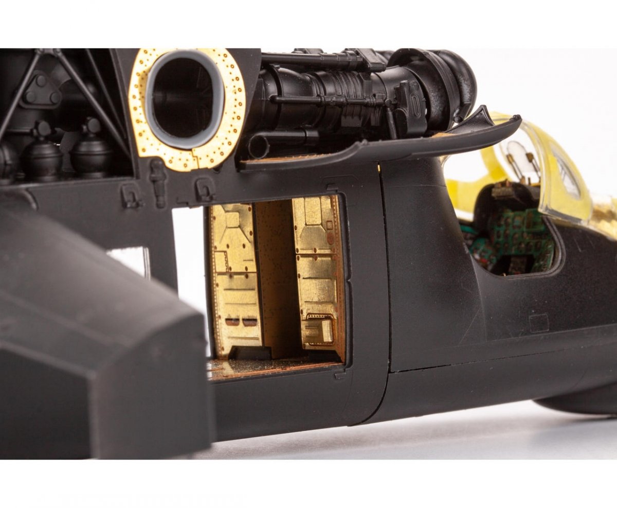 Eduard 481020 Mi-24 cargo interior for ZVEZDA 1/48 – image 3