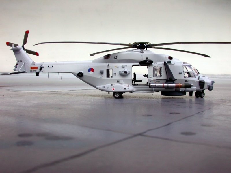 Revell 04651 NH90 NFH &amp;quot;Navy&amp;quot; 1/72 – obrázek 2