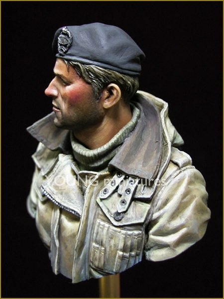 Young Miniatures YM1835 British Tank Crew WWII 1/10 – image 2
