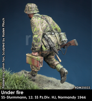 RADO Miniatures RDM35033 Under fire. W-SS Sturmmann, 12. SS-Pz.Div. HJ, Normandy 1944 1/35 – image 5