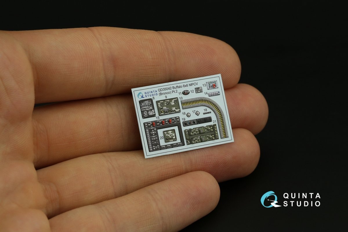 Quinta Studio QD35042 Buffalo 6x6 MPCV 3D-Printed &amp;amp; colored Interior on decal paper (Bronco) 1/35 – obrázek 5