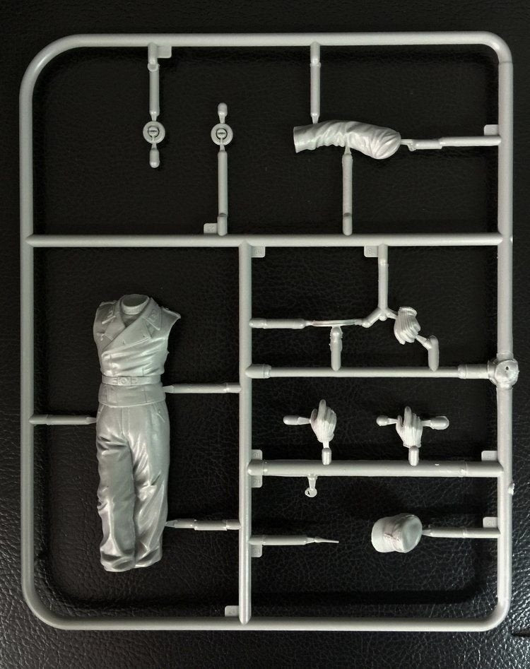 Classy Hobby MC16004 1/16 WWII German Panzer Crew (Driver) – Bild 3