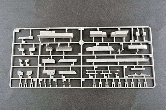 Trumpeter 06725 PLA Navy type 002 Aircraft Carrier 1/700 – Bild 11