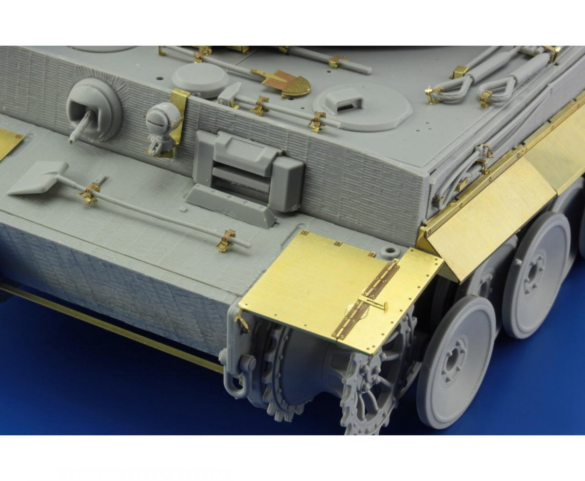 Eduard 36276 Tiger I Mid production fenders Dragon – image 4