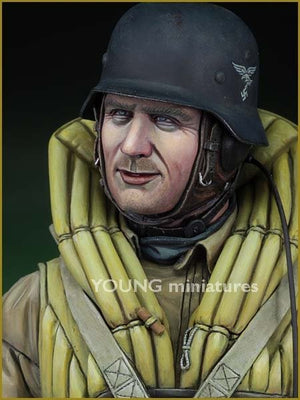Young Miniatures YM1833 Luftwaffe Bomber Crewman, 1940 1/10 – image 7
