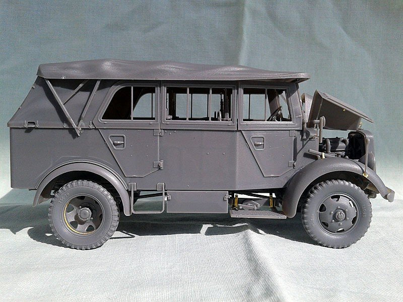 Miniart 35147 L1500A Kfz.70 German Personnel Car 1/35 – image 9