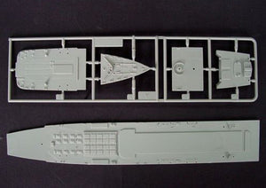 Trumpeter 05710 USSR Navy P. Velikiy Battle Cruiser 1/700 – image 4