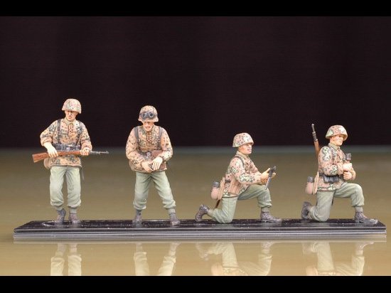 Trumpeter 00405 WAFFEN SS ASSAULT TEAM 1/35 – image 4