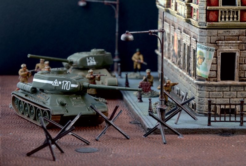 Italeri 6112 BATTLE of BERLIN Diorama Set 1/72 – image 7
