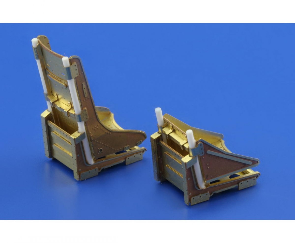 Eduard 32750 B-25J correct pilot seats HK MODELS 1/32 – image 3