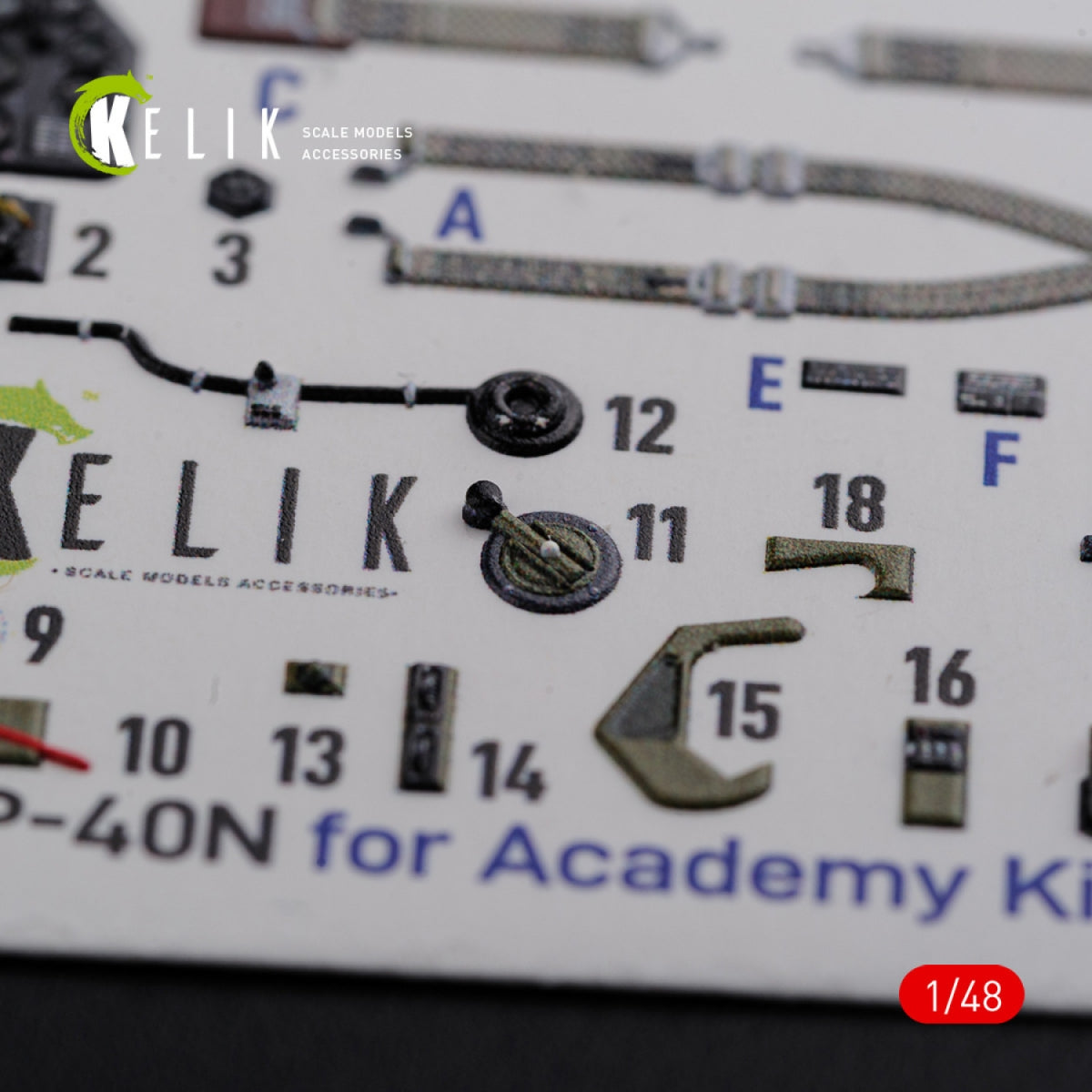 Décalcomanies 3D intérieures KELIK K48086 P-40N pour maquette Academy au 1/48 – image 3
