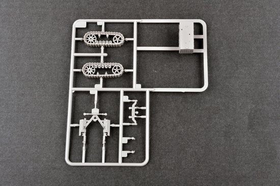 Trumpeter 07111 Russian ChTZ S-65 Tractor with Cab 1/72 – image 2