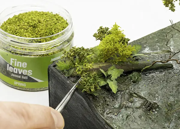 Model Scene 750-02 Fine Leaves - Middle Green 120 ml