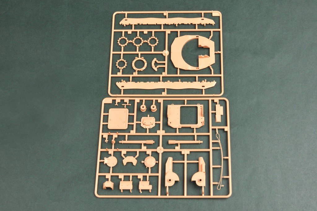 Hobby Boss 82474 Swedish CV90-40 IFV 1/35 – image 7