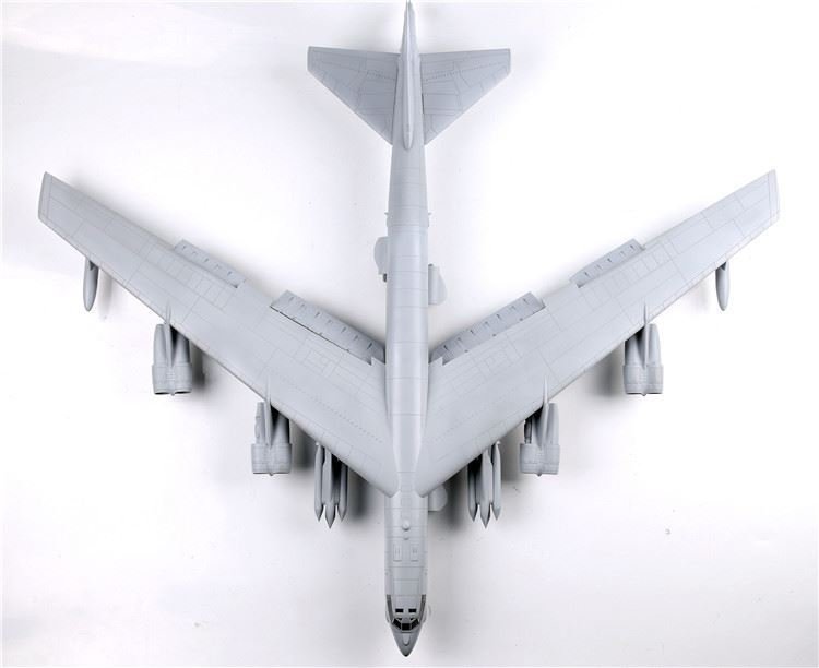 Modelcollect UA72200 B-52H US Stratofortress Strategic Bomber 1/72 – obrázek 3