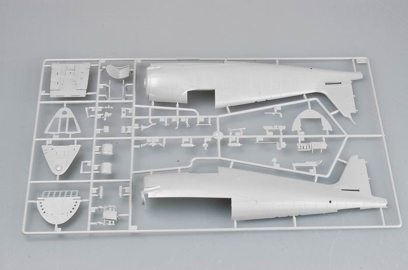 Trumpeter 02256 F6F-3 Hellcat 1/32 – obrázek 6