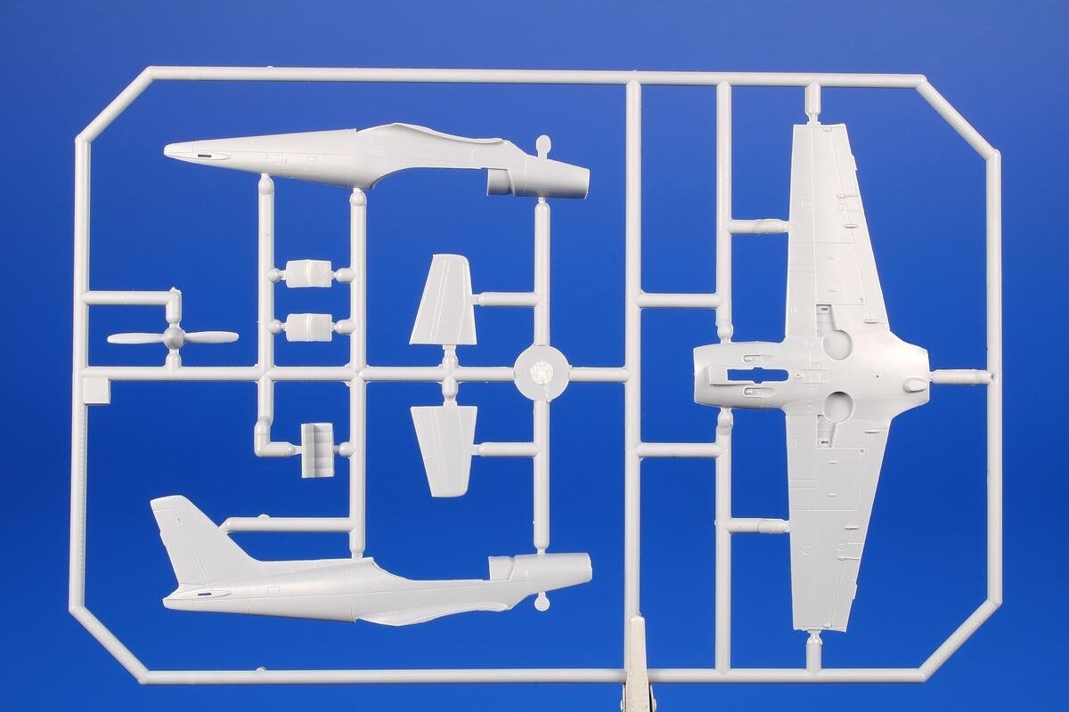 Special Hobby 72451 SIAI-Marchetti SF-260 Duo Pack &amp;amp; Book 1/72 – image 4