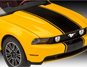 Revell 07046 Mustang GT 2010 Model Kit 1/25 – obrázek 3