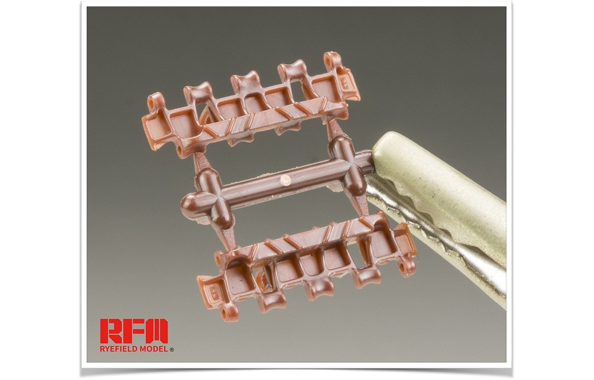 Rye Field Model 5024 JAGDPANTHER WORKABLE TRACK LINKS 1/35 – image 2
