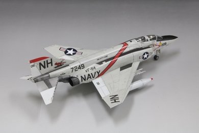 Fine Molds FP43S US Navy Jet Fighter F-4J &amp;quot;Aardvarks&amp;quot; 1/72 – image 6