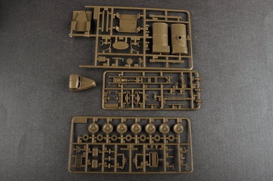 Trumpeter 01104 JIEFANG CA-30 FUEL TRUCK 1/72 – image 3