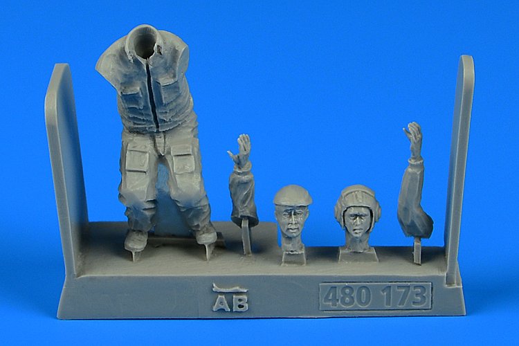 Aerobonus 480173 Soviet Aircraft Mechanic - the period of the Warsaw pact (2) 1/48