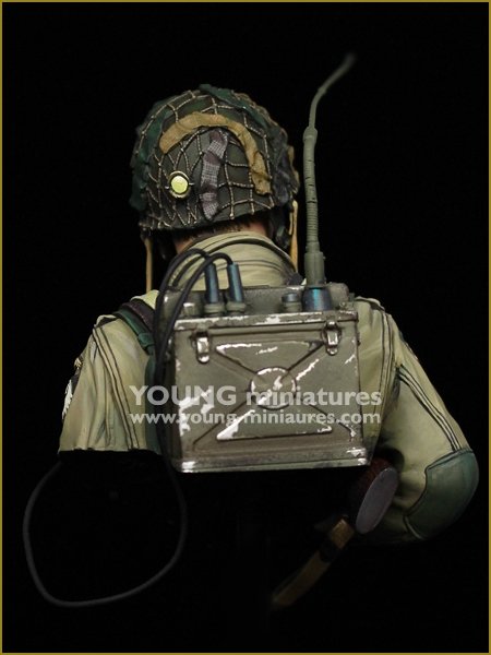 Young Miniatures YM1885 US Airborne Radio Operator CARENTAN 1944 1/10 – Bild 4