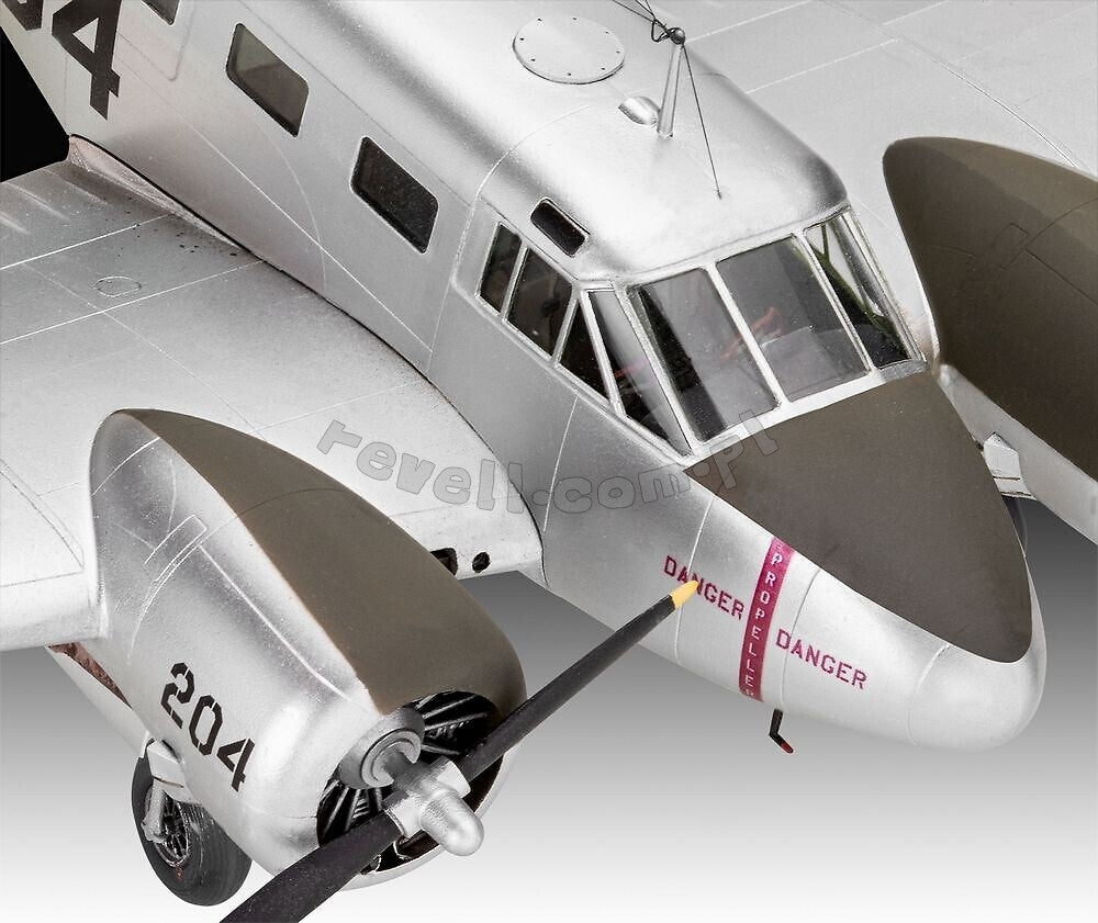 Revell 63811 Beechcraft Model 18 - model set 1/72 – zdjęcie 5