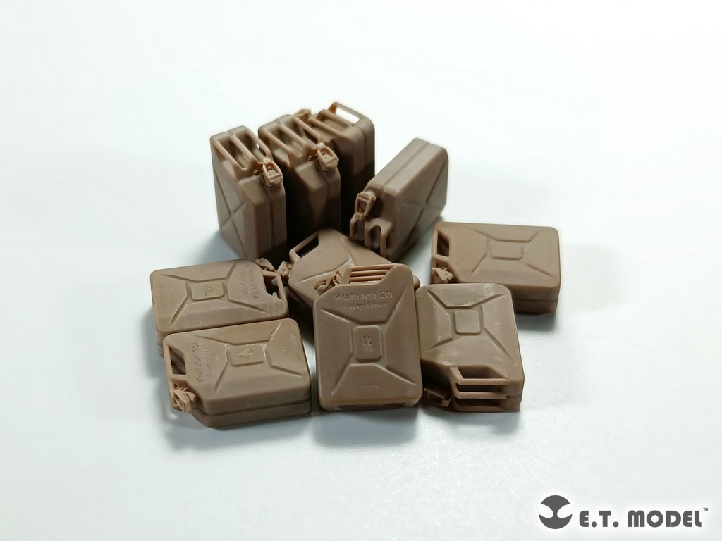 ET Model P35-242 WWII German 20L JERRY CANS SET(3D Printed) 1/35 – obrázek 4