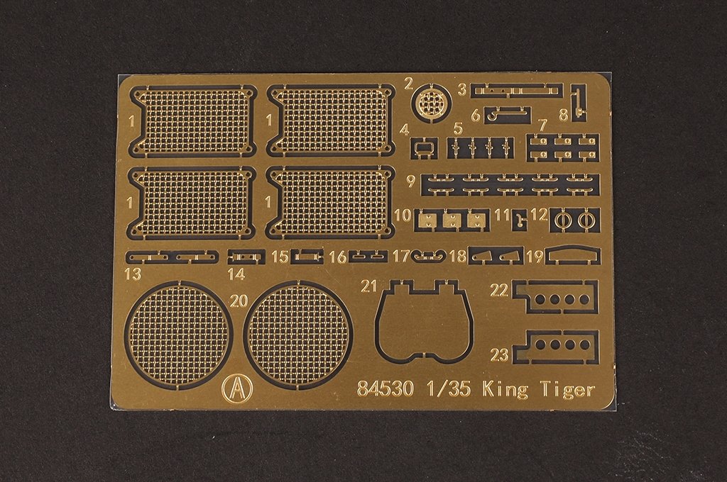 Hobby Boss 84559 Pz.Kpfw.VI Sd.Kfz.182 Tiger II (Henschel 105mm) 1/35 – image 16