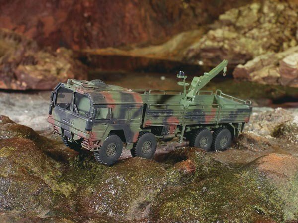 Revell 03172 LKW 10t. mil gl (8x8 Truck) 1/72 – obrázek 2