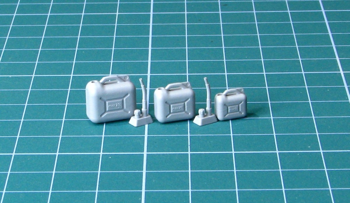 EUREKA XXL E-042 Plastic Jerry Can 5, 10 and 20 L 1/35 – imagen 4