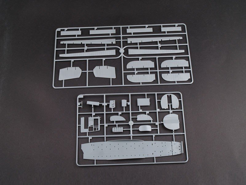 Trumpeter 02829 C-48C Skytrain Transport Aircraft 1/48 – image 3